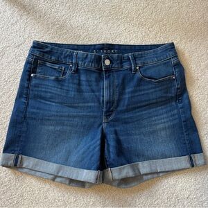 White House, Black market 5 inch Denim Blue Women's Shorts Size 12